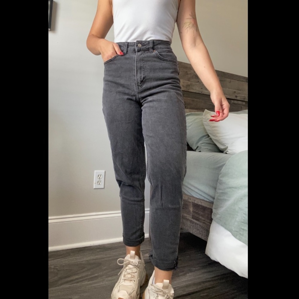 H&M Divided high-waisted mom jeans size 6